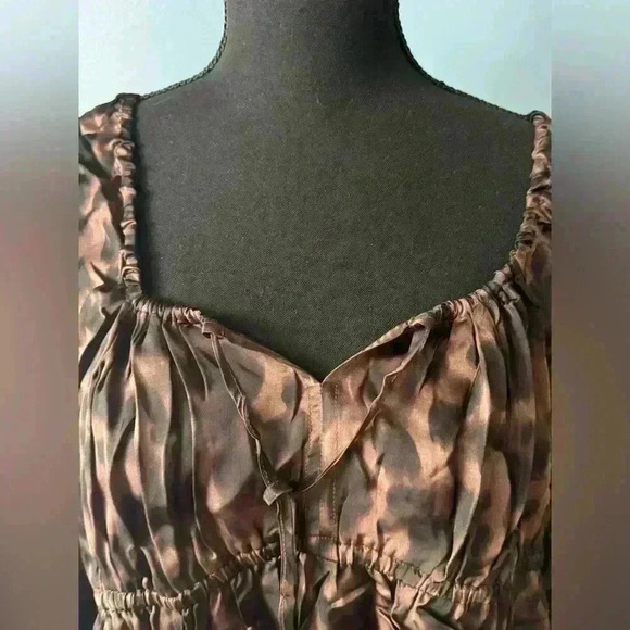 NWT Gap Leopard Brown Satin Square Neck Top ~ Large 🐆 - Picture 7 of 10